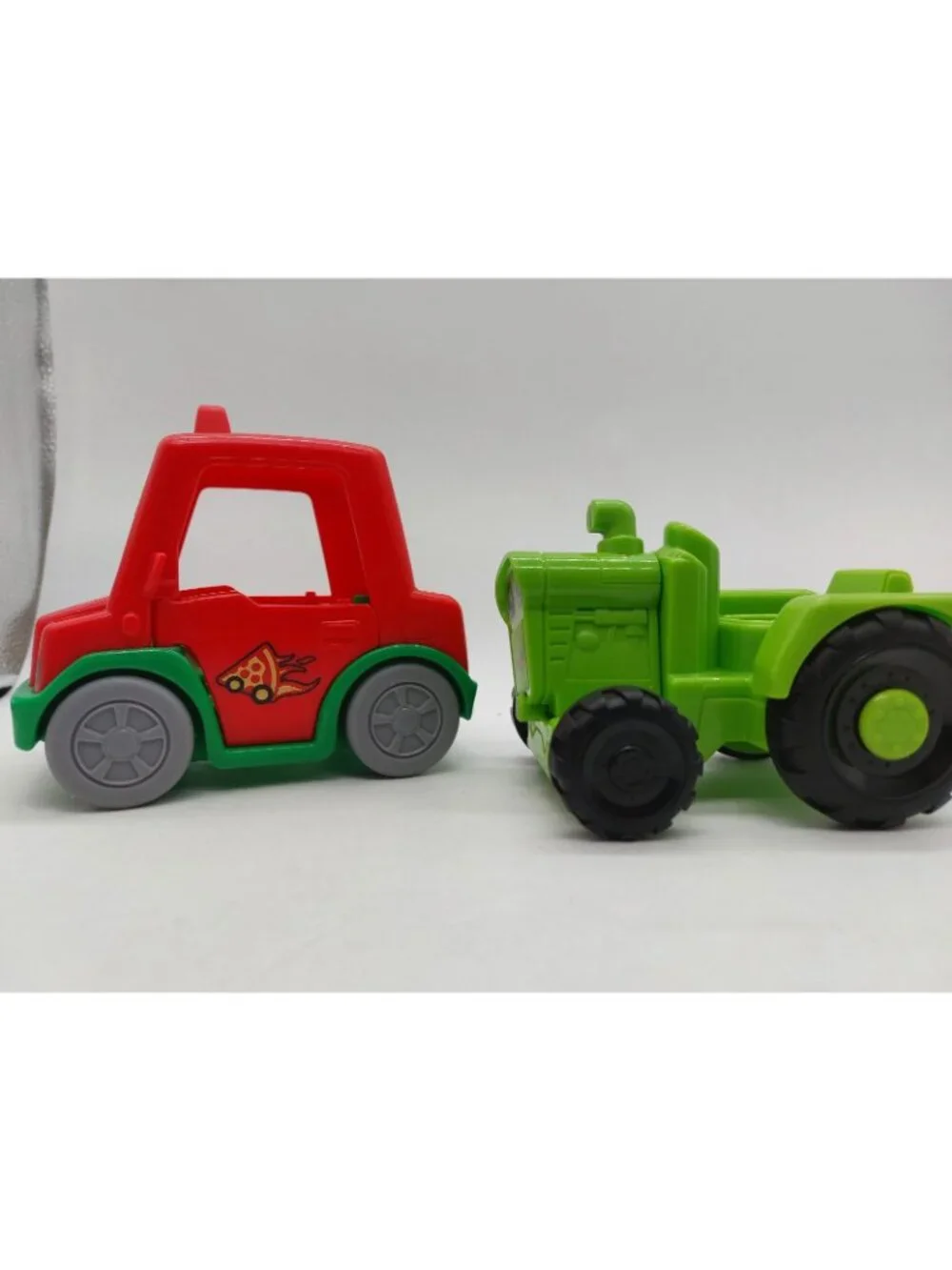 Fisher Price Little People Helpful Harvester Green Tractor Car 2 Figures